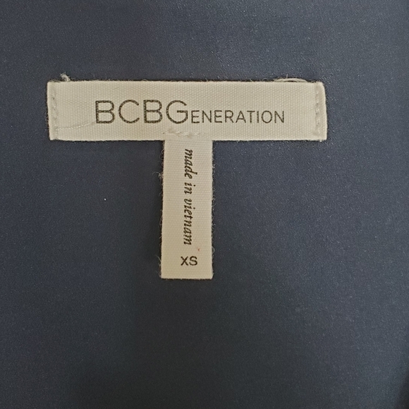 BCBGeneration Navy Blue Floral Long Sleeve Romper Bow Tie Neck XS Preowned - Picture 8 of 9